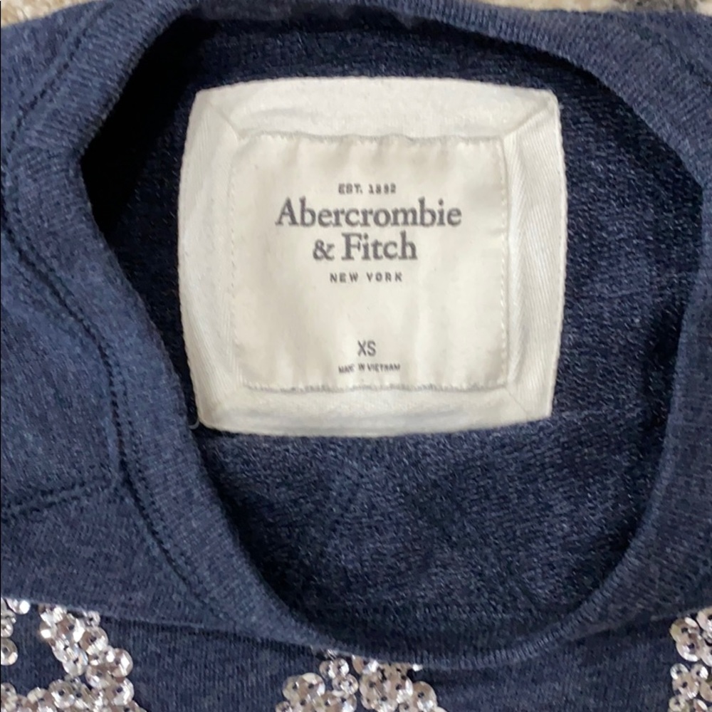 Sweatshirt - Picture 2 of 7